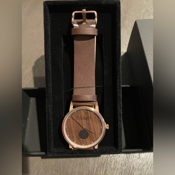 {Avant Wood} unisex watch brown leather strap with wood face - Picture 4 of 7